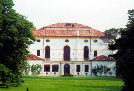 villa-marcello-del-majno-4di5-vista-posteriore-resize