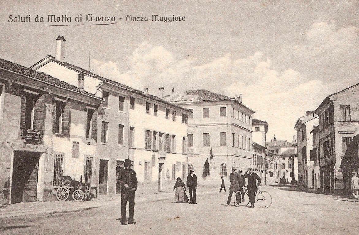 cartolineantiche-motta-di-livenza-10-sd-piazza-maggiore