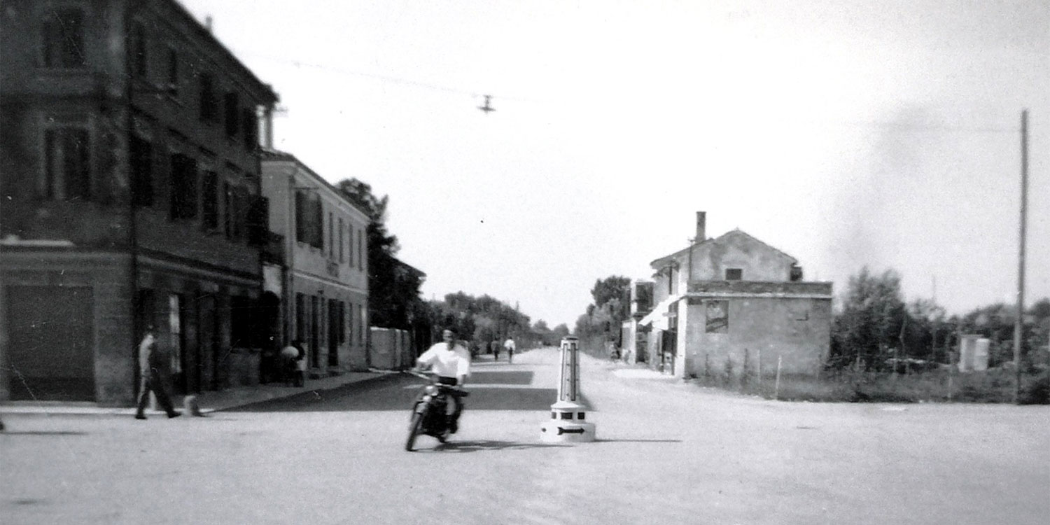 torre-di-mosto-rotonda-con-colonnina-moto